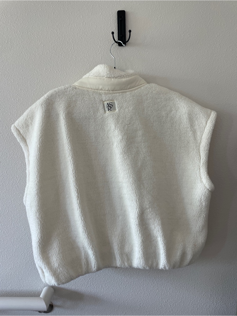 Alter’d State Cream Fleece Snap-Front Vest - Picture 4 of 7